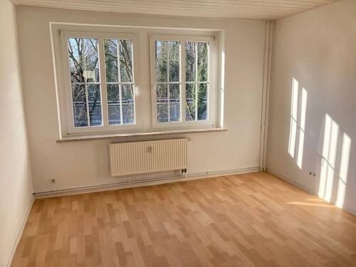 Schlafzimmer - 3 Zimmer Etagenwohnung zur Miete in Dessau-Roßlau