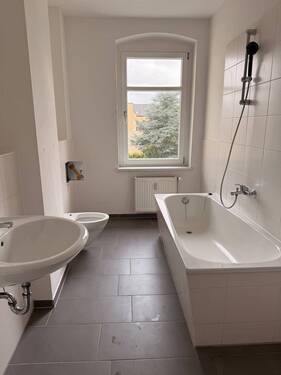 Bad+Wanne - Etagenwohnung mit 46,00 m&sup2; in Altenburg zur Miete