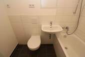 Beispiel Bad mit Wanne - 4 Zimmer Etagenwohnung zur Miete in Freiberg