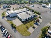 Luftaufnahme - Moderne Produktions- und Lagerhalle mit Bürofläche in Erndtebrück-Schameder