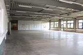 Produktions- und Lagerhalle - 