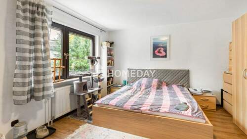 1. OG Schlafzimmer 1 - 