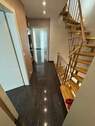 28 Flur OG und Treppe zum DG - 