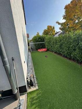 15 Garten und Spielbereich an Giebelseite - 