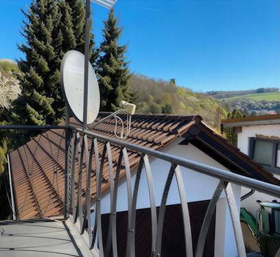 Balkon mit Garagengebäude - 