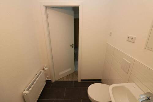 Beispiel Bad mit Wanne - 4 Zimmer Etagenwohnung in Freiberg