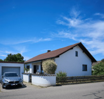 Wohnkomfort auf einer Ebene: Modernisierter Bungalow mit sonniger Terrasse, Garten & Garage - Regenstauf Diesenbach