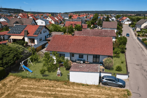 Außenansicht - 4 Zimmer Bungalow zum Kaufen in Regenstauf