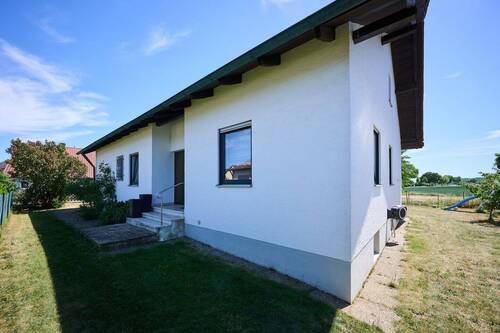 Hauseingang - 4 Zimmer Bungalow in Regenstauf