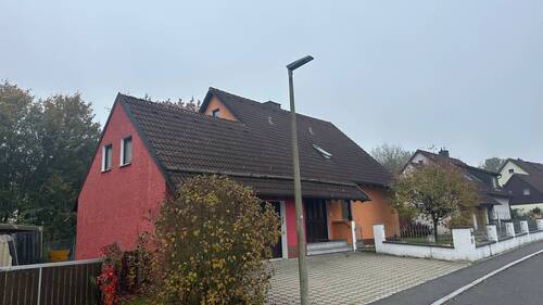 Ansicht Straße / Garage - 6 Zimmer Einfamilienhaus zum Kaufen in Eschenbach i.d.OPf.