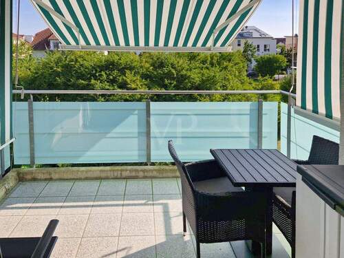 Süd-West Balkon mit Markisen - 