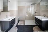Modernes Badezimmer - 