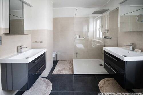 Modernes Badezimmer - 
