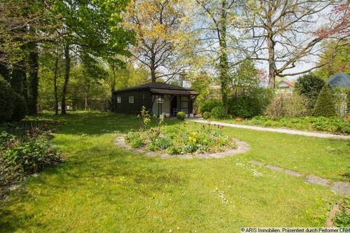 Westgarten mit großem Gartehaus - 