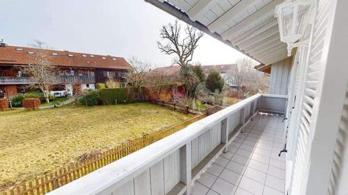 überdachter Balkon - 5 Zimmer Etagenwohnung in Otterfing