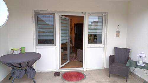 Wohnzimmer_aussen.jpg - 3 Zimmer Etagenwohnung zum Kaufen in Werdau