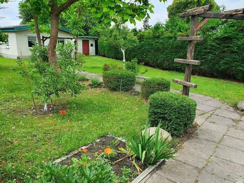 Eingangsweg zum Haus - 2 Zimmer Bungalow zum Kaufen in Havelsee