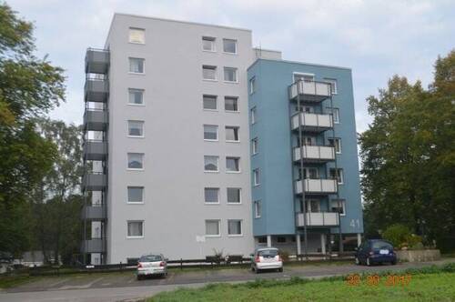 Außenansicht-Stellplätze - 2 Zimmer Etagenwohnung zur Miete in Bünde