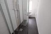 Beispiel Bad mit Dusche - So einfach kann Wohnen sein...EG-Wohnung mit bodengleicher Dusche im Grünen!!!