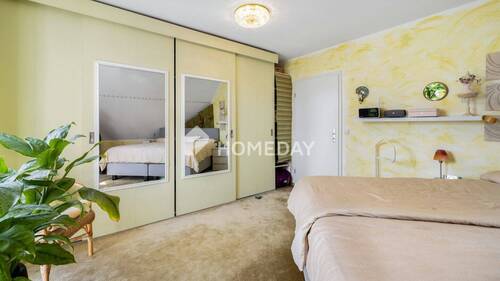 1. OG Schlafzimmer 2 - 