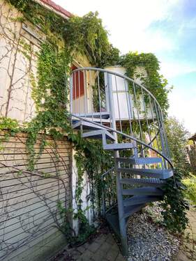 Aufgang zur Wohnung - Ruhiger Mieter gesucht- 1,5 DG -Appart. mit Balkon in Gestratz-Brugg