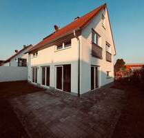 Bezugsfreies 5-Zi. EFH mit Terrasse, Garten und Garage in Tegernheim