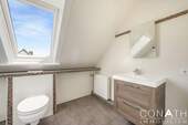 Conath-Immobilien_Harsefeld_Buxtehude_Fredenbeck – Bad im Dachgeschoss - 