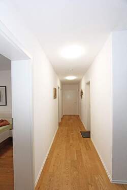 Flurbereich mit Blick Richtung Eingangstür - 