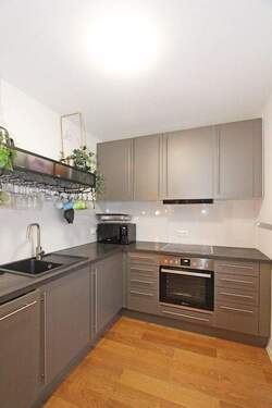 offene EBK mit Spülmaschine, Dunstabzugshaube etc. - 