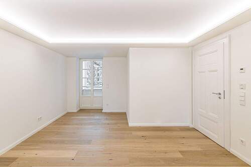 Küche mit Balkonzugang - 4 Zimmer Etagenwohnung zum Kaufen in Leipzig