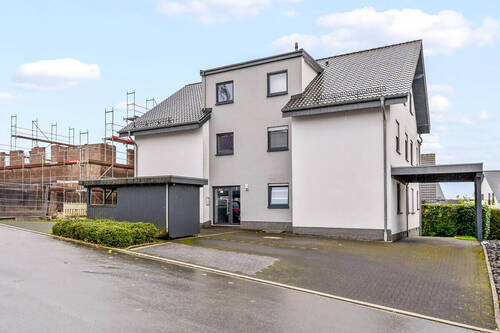 Bild 1 - Erdgeschosswohnung mit 4 Zimmern,Terrasse und Gartenanteil