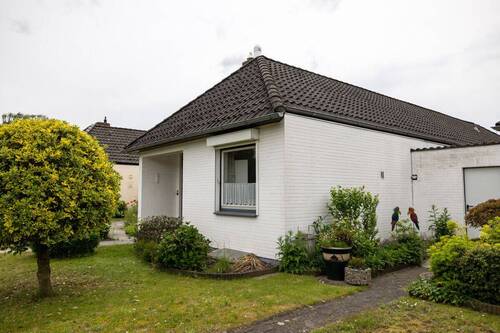 Front - *** IHR EIGENES REICH und PFLEGELEICHT - EBENERDIG mit viel STAURAUM als WOHNTRAUM ***