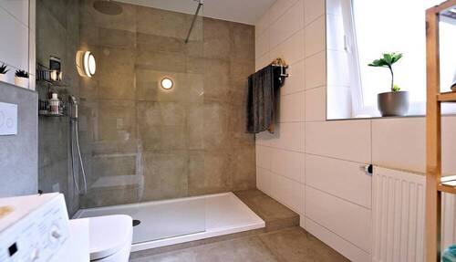 Ansprechendes Badezimmer! - 