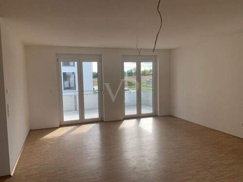 Wohnbereich mit Zugang zum Balkon - 