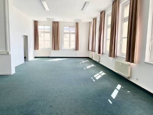 Innenansicht Großraumbüro - 2 Zimmer Büro zur Miete in Hohenstein-Ernstthal