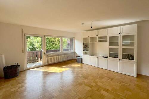 Wohnzimmer - AIGNER - Wohnen am Ufer des Tegernsees: Bezugsfreie 2,5-Zimmer-Wohnung