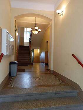 Hausflur EG mit Briefkastenanlage - 