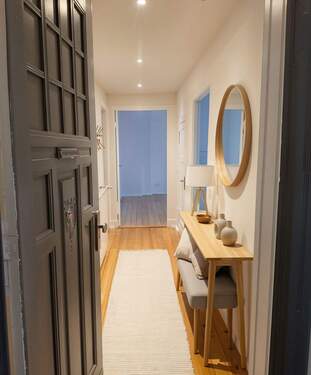 Wohnungseingang und Flur - (KI generiert) - Ihre Chance: Leere Eigentumswohnung in gefragter Lage zum Verkauf!