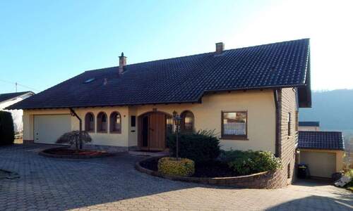 E1438 (22) - Großzügiges Wohnhaus mit Einliegerwohnung in ruhiger, sonniger Lage von Merchingen zu verkaufen!