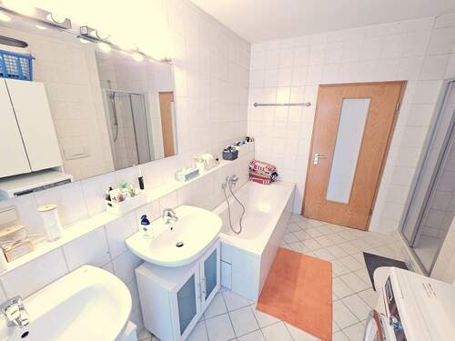 ... Dusche & 2 Waschbecken - 