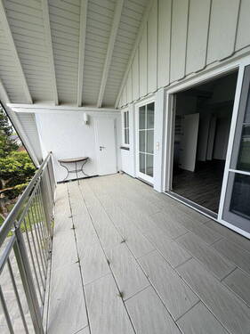 Grosser Balkon -überdacht- - 