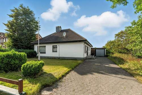 Fassade - Charmantes Einfamilienhaus in ruhiger Lage von Gelting - mit großem Garten und Vollkeller