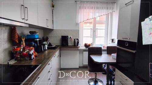 Küche mit Einbauküche - 4 Zimmer Etagenwohnung in Dresden