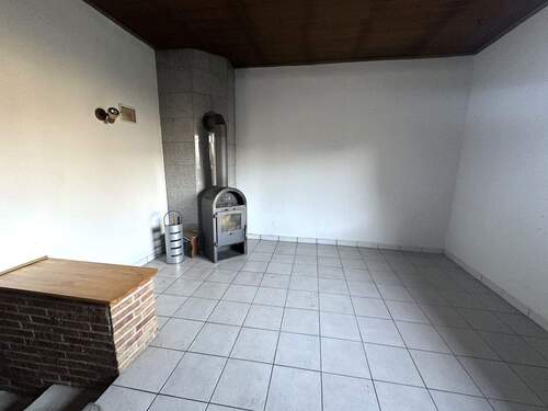 Wohnzimmer mit Ausgang zur Terrasse und Garten - 