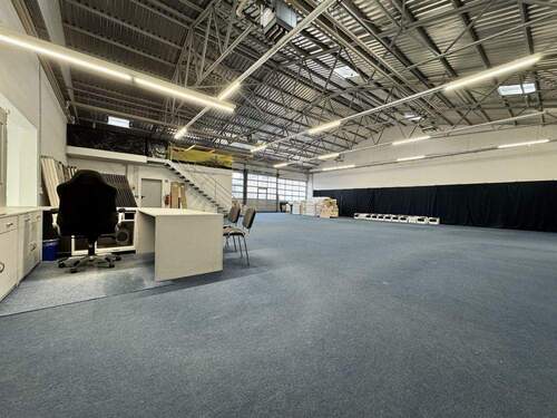 Halle III - 