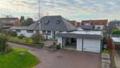 Straßenansicht - Großzügiges Einfamilienhaus mit Schwimmbad