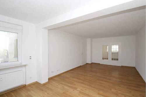 Blick in das stilvolle Wohnzimmer - 