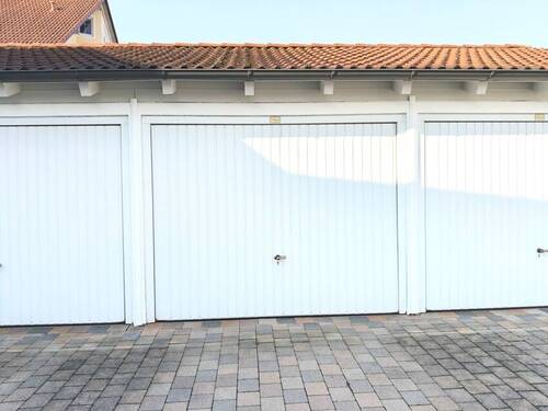Garage zur Wohnung - 