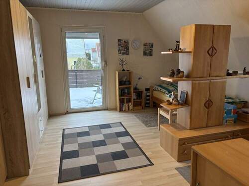 3182 Zimmer mit Zugang zum Balkon OG - 