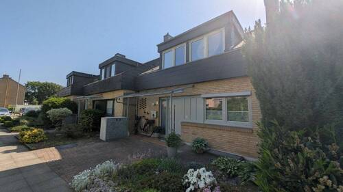 Überdachter Eingangsbereich - 4 Zimmer Reihenmittelhaus zum Kaufen in Schleswig